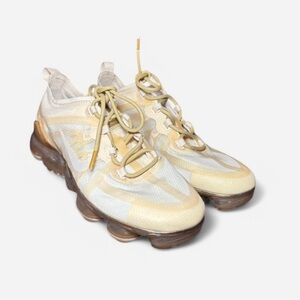 Nike women’s 2019 Air Vapormax Athletic shoes size 8.5